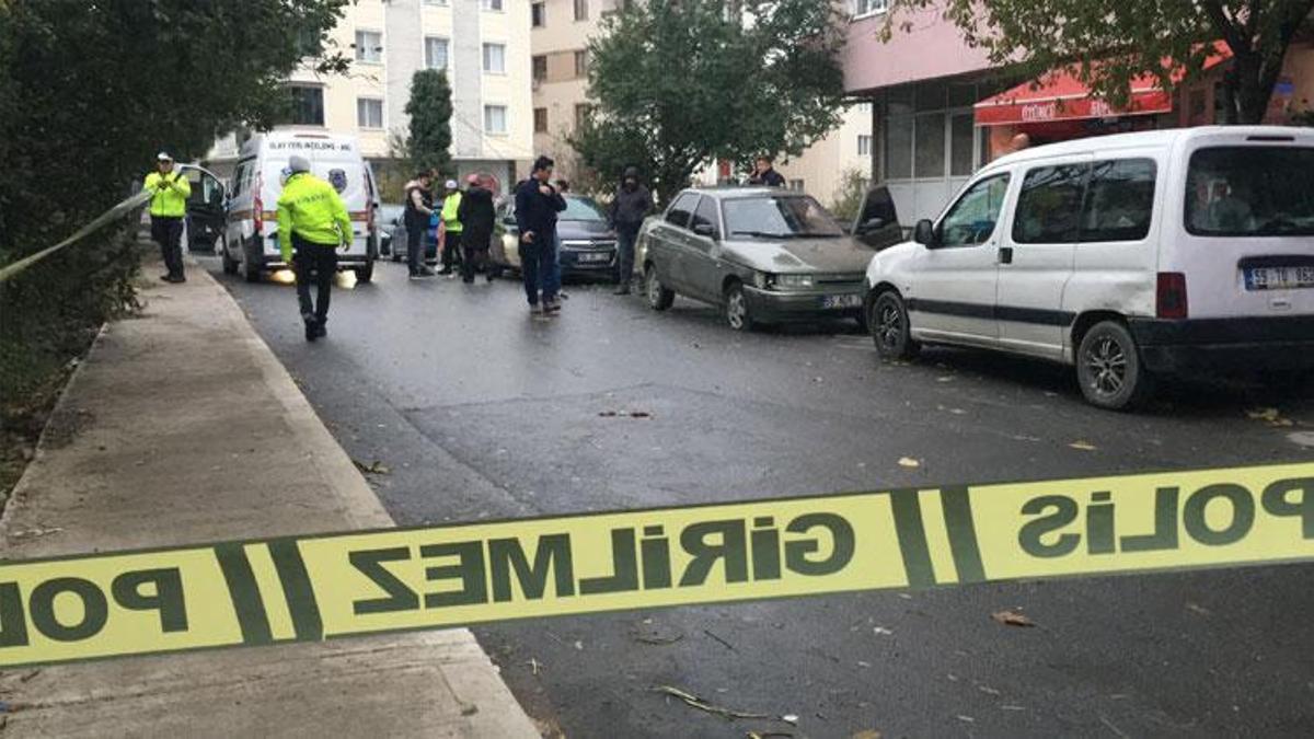 Sokak ortasında kanlı pusu! Araçtaki 2 kişiye kurşun yağdırdılar
