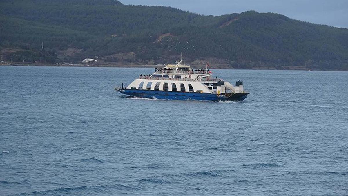 Gökçeada feribot seferlerine 'fırtına' engeli