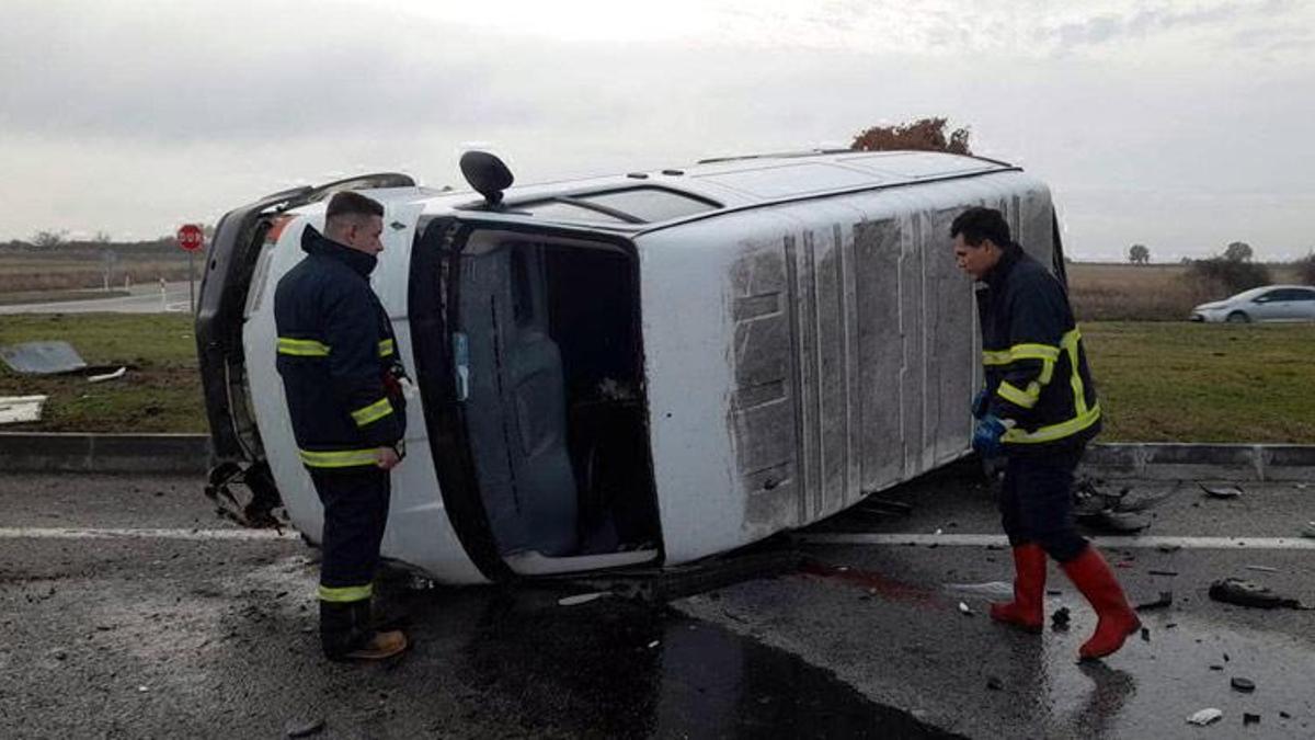 Kırklareli'de otomobil ile minibüs çarpıştı: 1 ölü, 2 yaralı