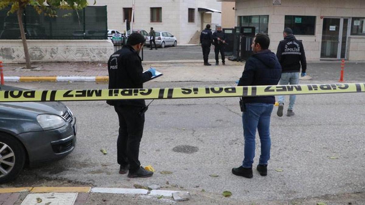 Şanlıurfa’da emniyet önünde silahlı kavga! Ölü ve yaralılar var