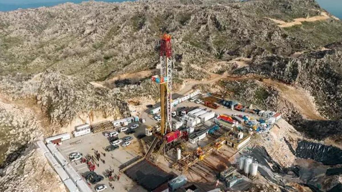 Bakan Bayraktar'tan petrol müjdesi verildi