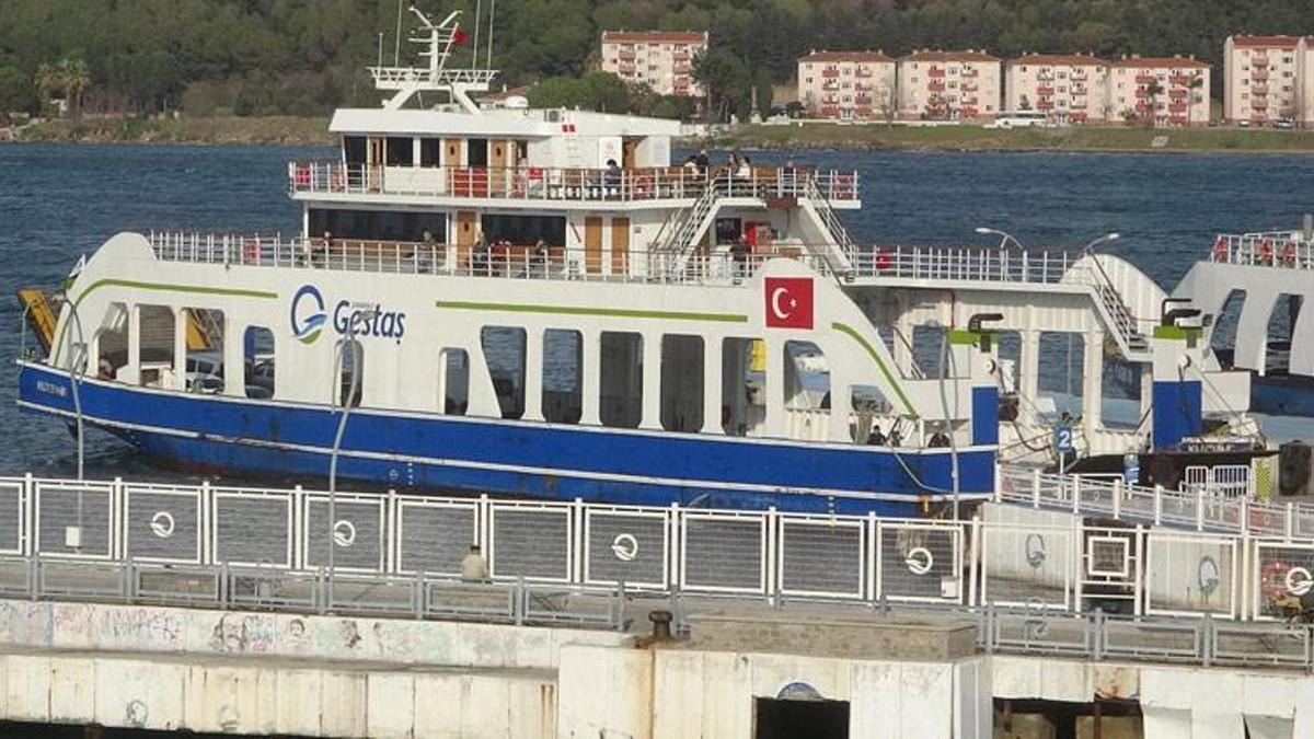 Bozcaada ve Gökçeada feribot seferlerine fırtına engeli