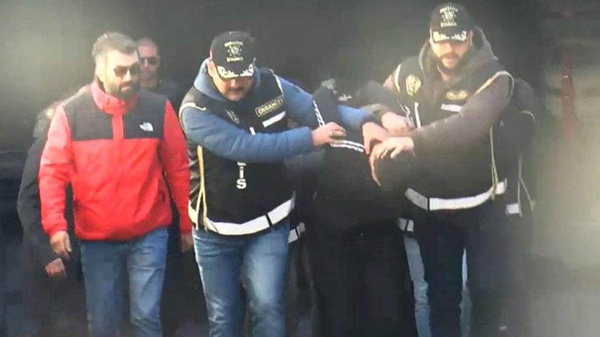 Ece Ronay ile birlikte 6 şüpheli sağlık kontrolüne götürüldü