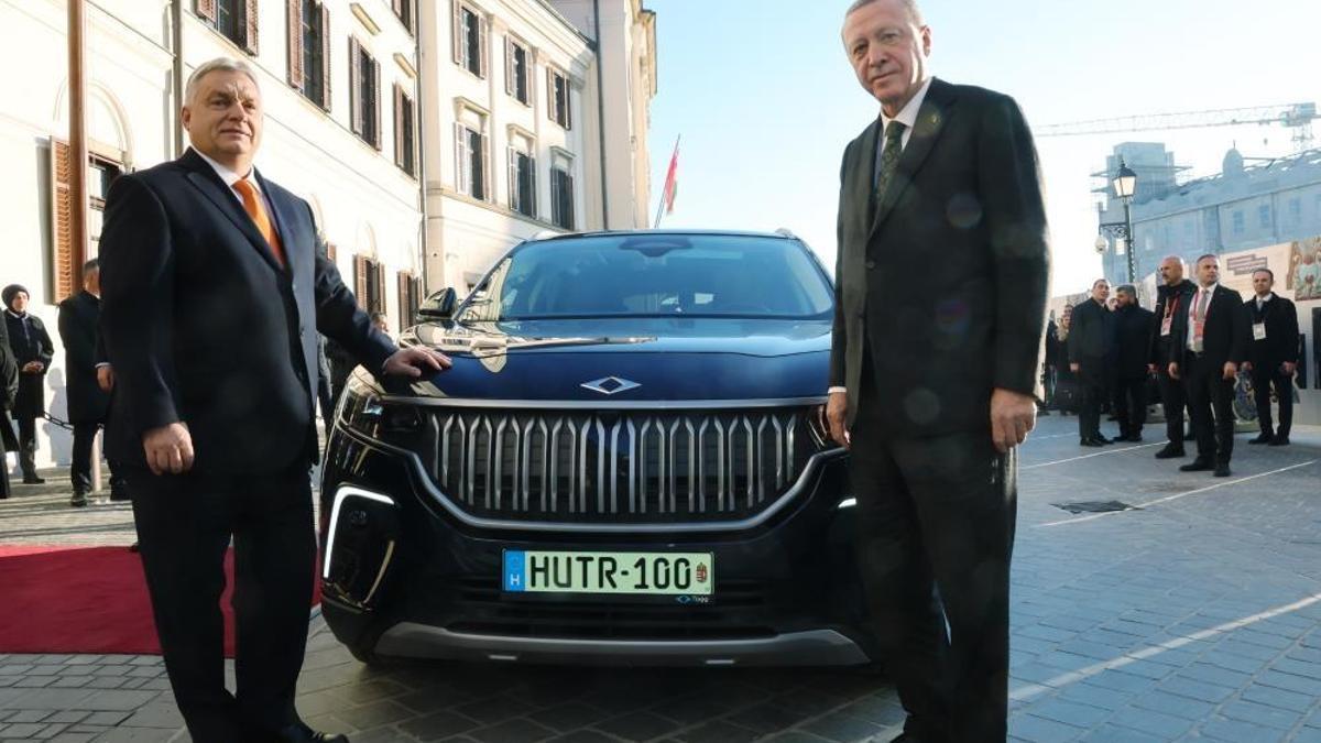 Cumhurbaşkanı Erdoğan, Orban'a Togg hediye etti! Plaka dikkat çekti