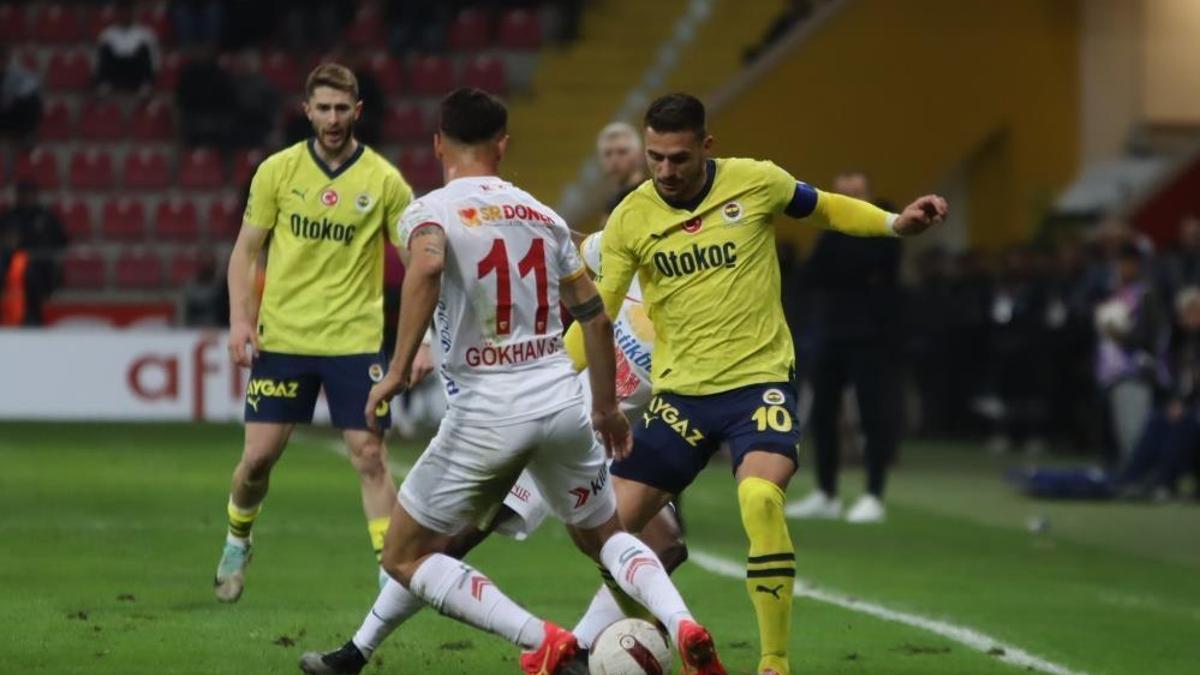 Fenerbahçe, Kayseri'de kazandı! 2 yıldızı kırmızı kart gördü
