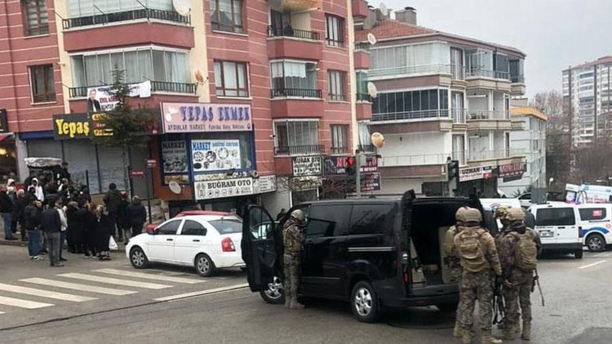 Pompalı tüfekle çevreye dehşet saçan emlakçı, ofisinde yaşamına son verdi