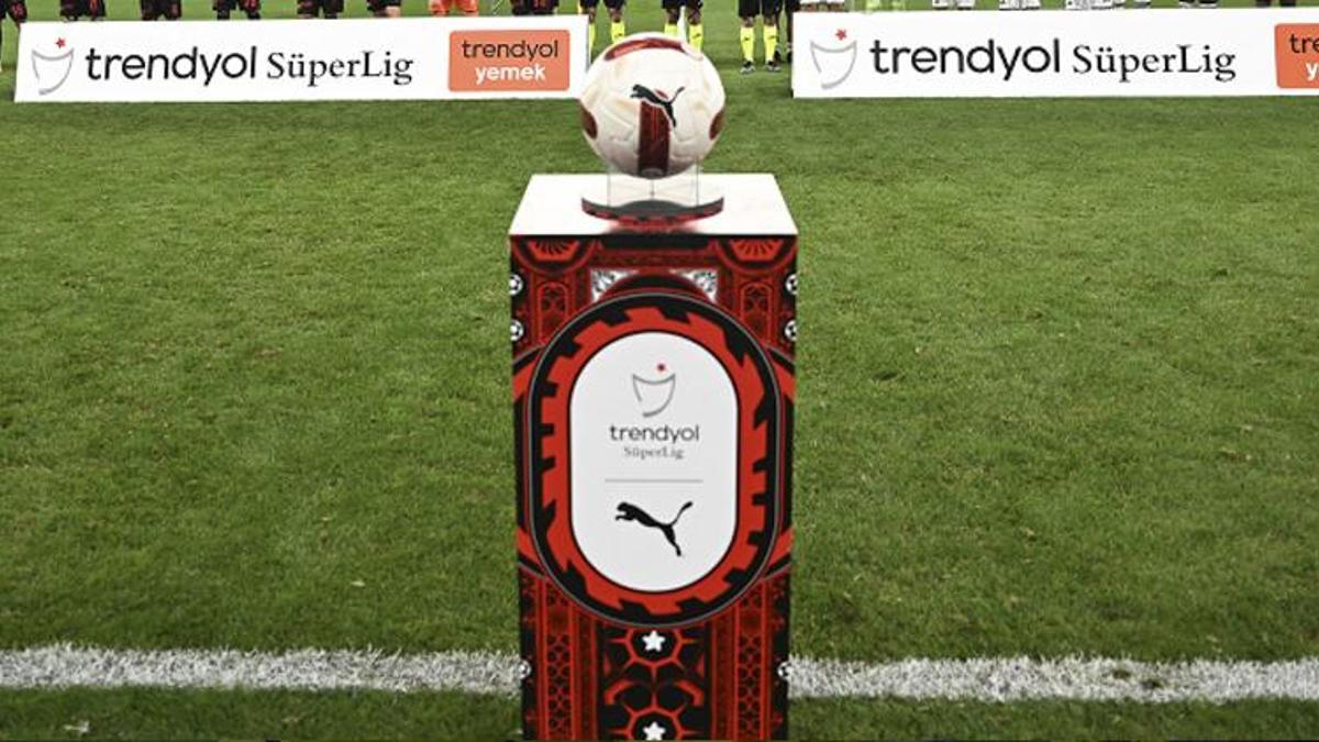 Süper Lig devine iki dönem transfer yasağı