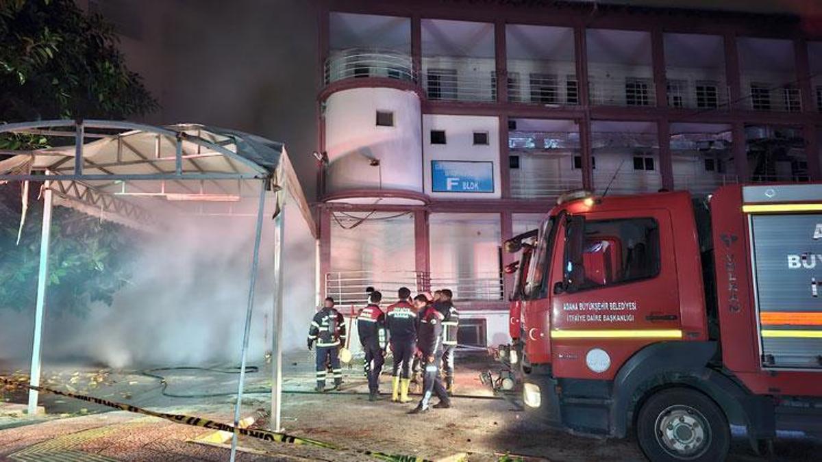 Adana'da eski göğüs hastalıkları hastanesinde çıkan yangın söndürüldü