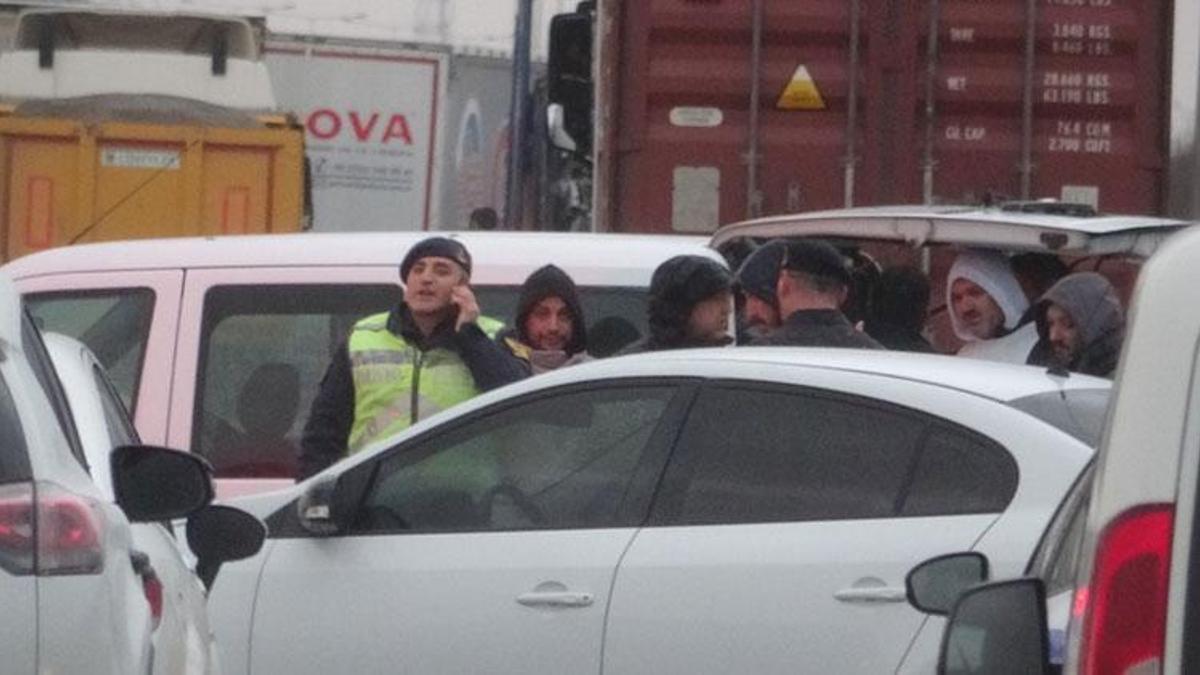 Kuzey Marmara Otoyolu'nda TIR sürücüsünü rehin aldı, ekiplere ateş açtı