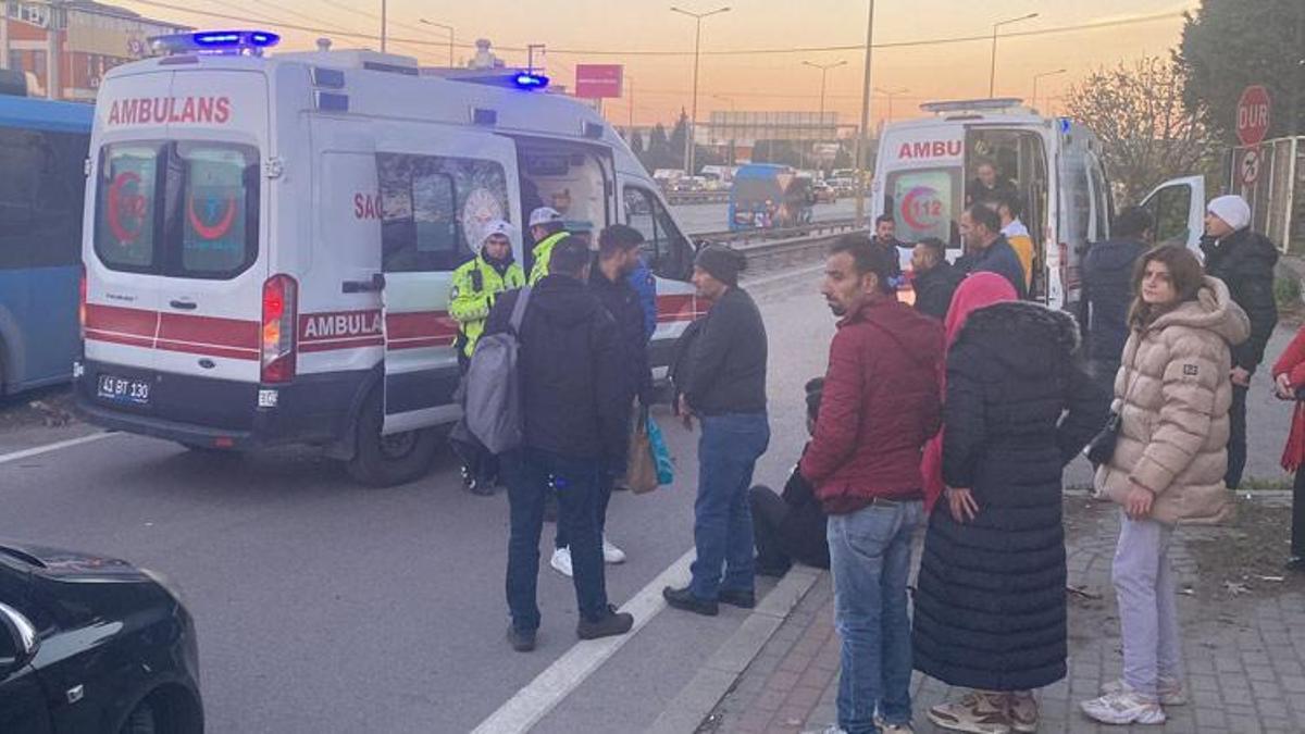 Bariyerlere çarpan minibüsteki 15 yolcu yaralandı