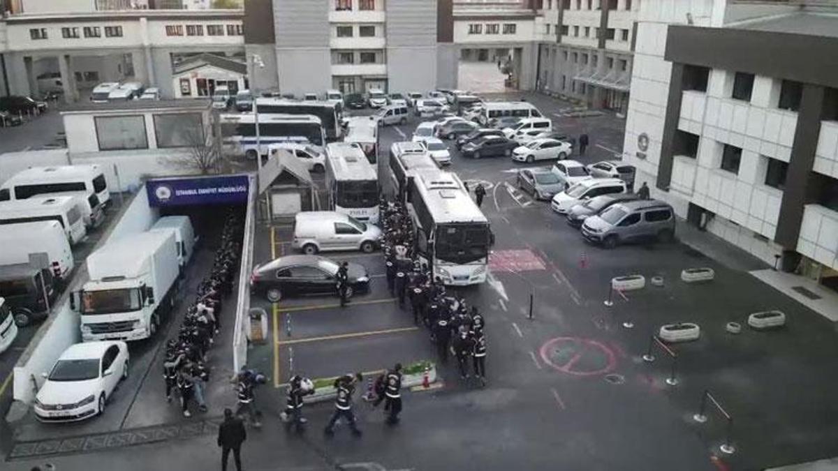 Fazla hesap ödemeyen turistleri darbettikleri öne sürülen şüpheliler adliyeye sevk edildi