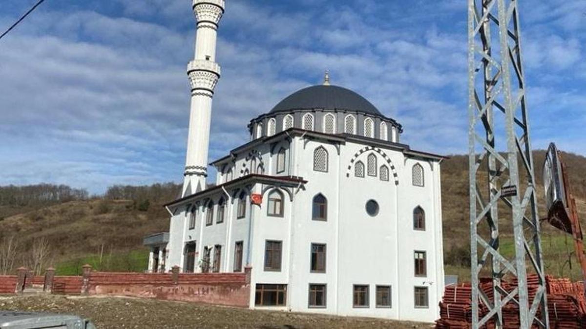 Camide satılan takvim paralarını alıp, 'Yol parası" deyip not bıraktı