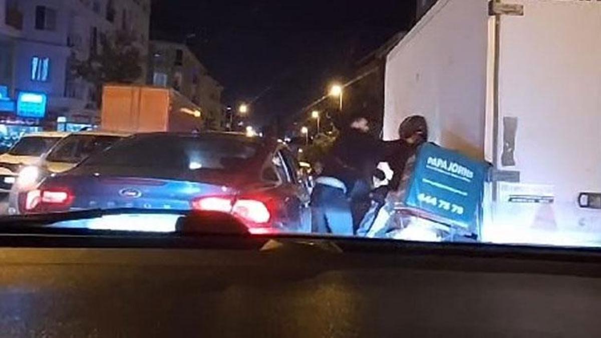 Esenyurt'ta kuryeye defalarca yumruk