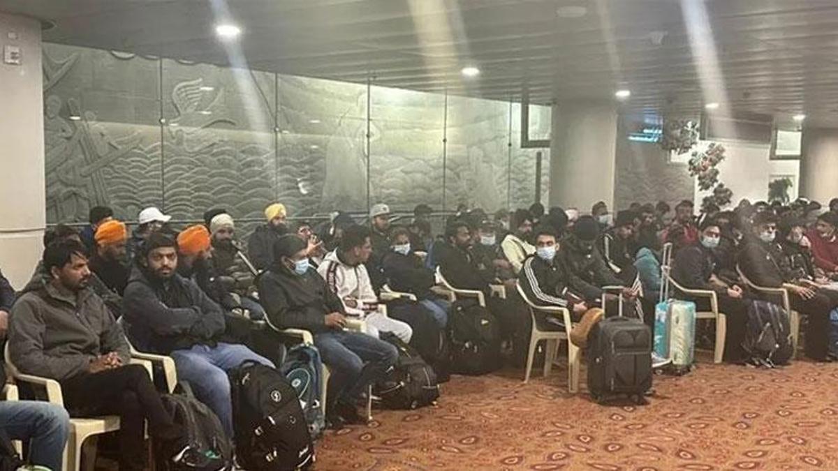 Kaçakçılık şüphesiyle Fransa'da 4 gün tutulan yolcu uçağı Hindistan'a indi