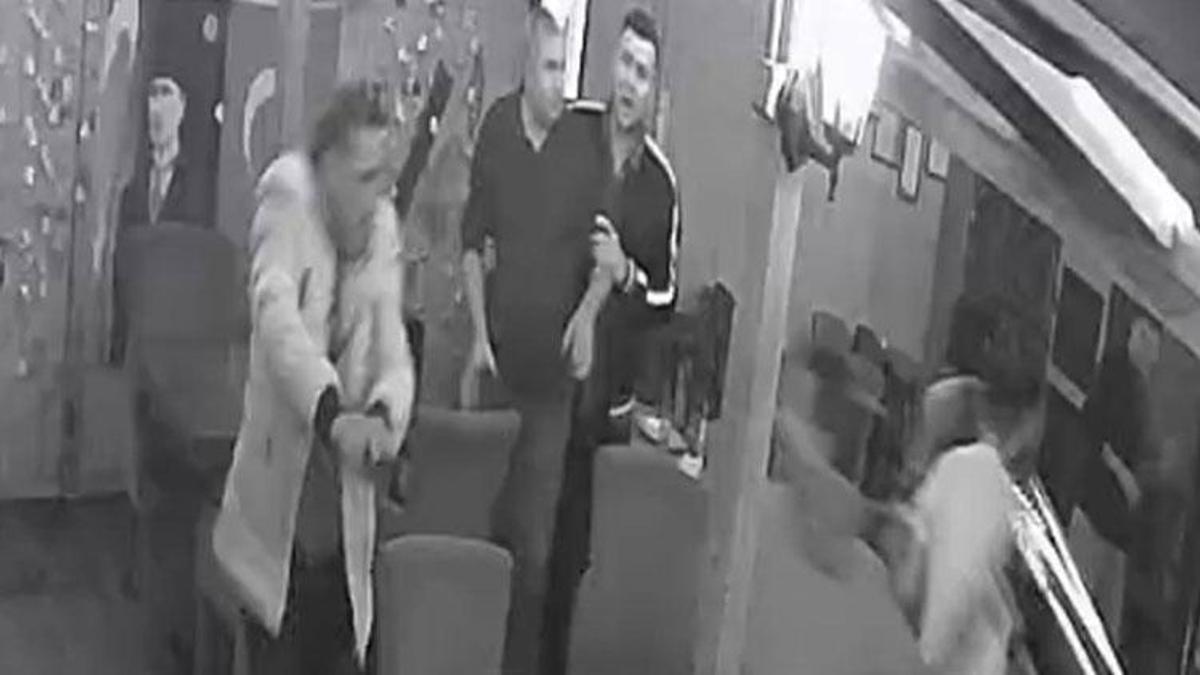 Kafede 'yüksek ses' cinayeti; olay anı kamerada