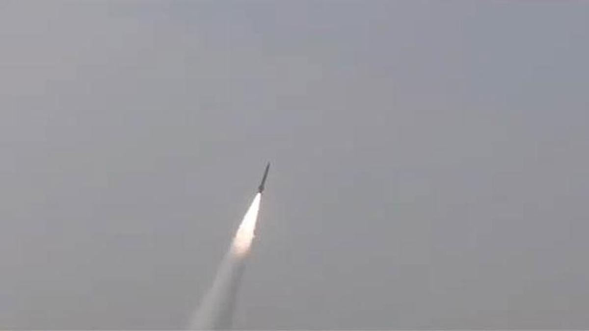 Pakistan, Fatah-2 roketatar sistemini test etti