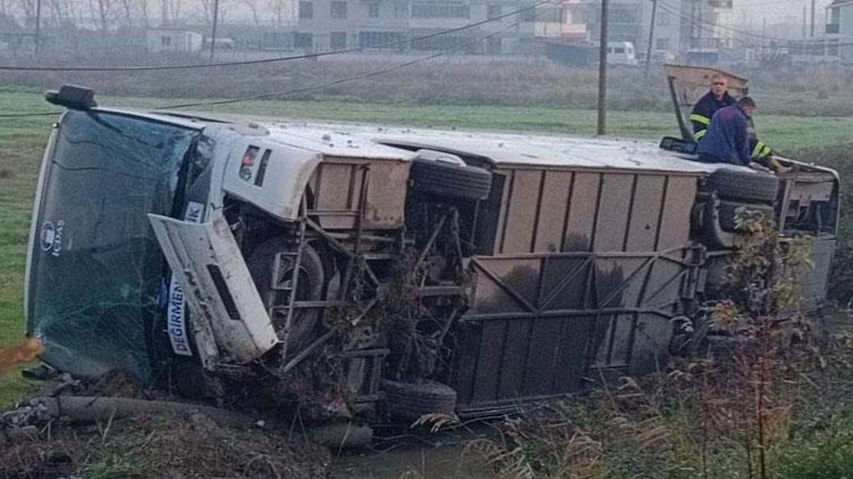 Çanakkale’de servis otobüsü devrildi: 5 yaralı