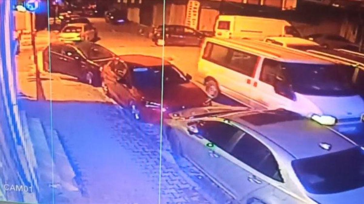 Bahçelievler'de yüz yüze geldiği hırsızları paspas sopası ile kovaladı