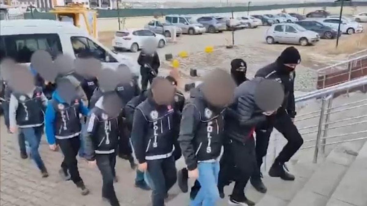 Uyuşturucu partisine polis baskını; 8 gözaltı