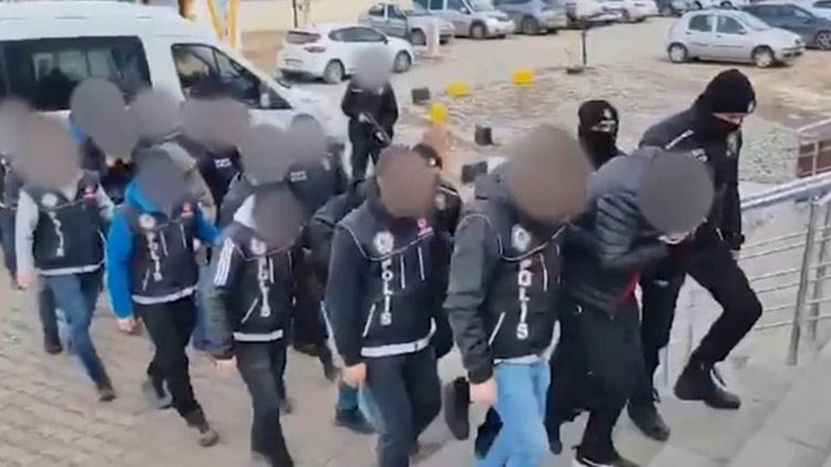 Uyuşturucu partisine polis baskını! Çok sayıda gözaltı var