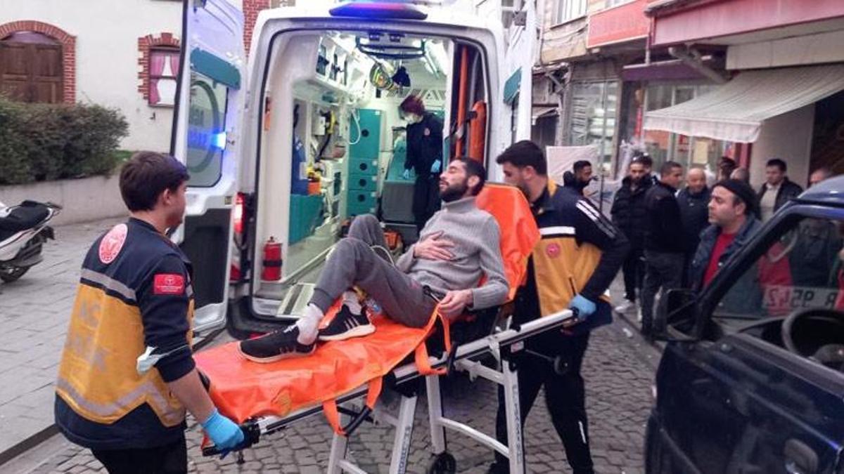 Ağabeyini sokak ortasında 6 yerinden bıçakladı