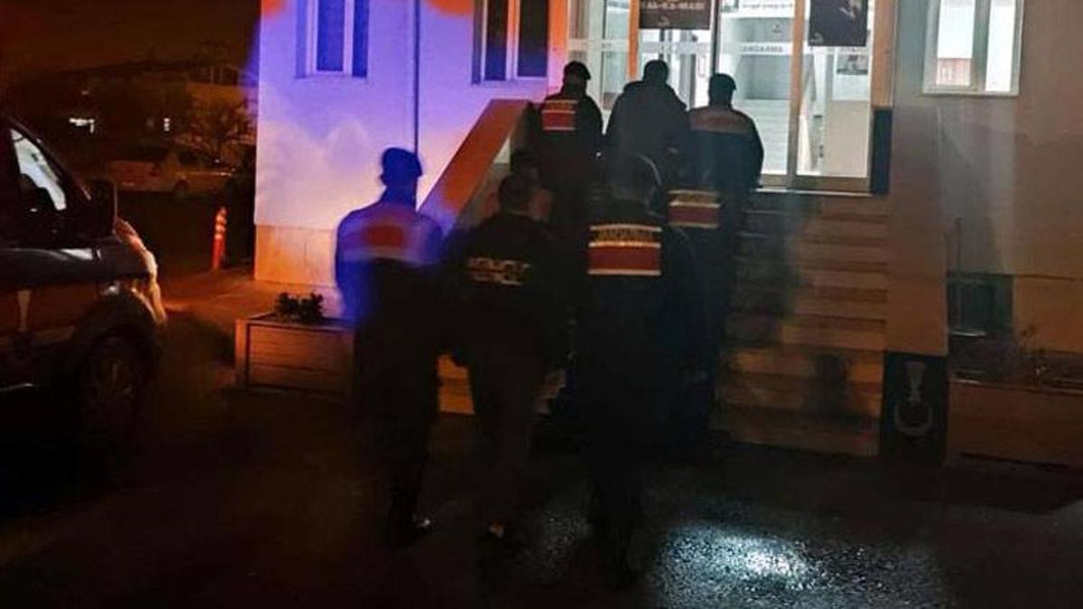 Ehliyet sınavına kopya düzeneği ile girdi! Jandarma yakaladı