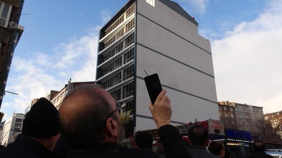 Vatandaşlar, intihar girişimini film gibi izleyip canlı yayın açtı