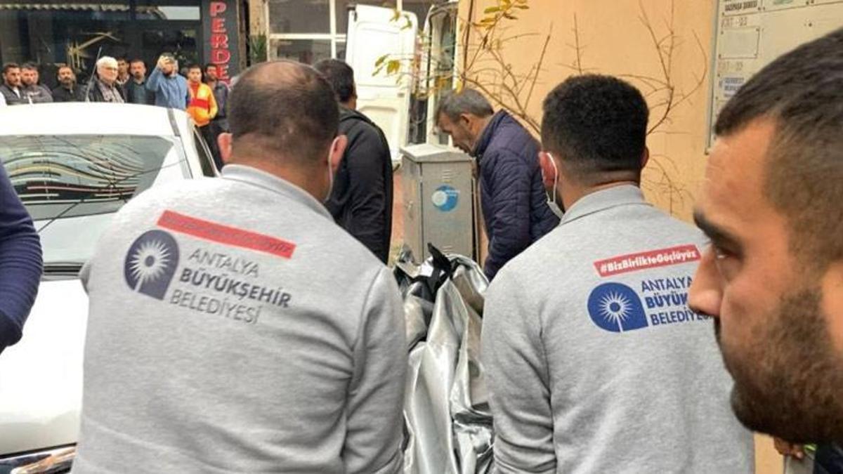 Diş hekimi başından silahla vurulmuş halde ölü bulundu