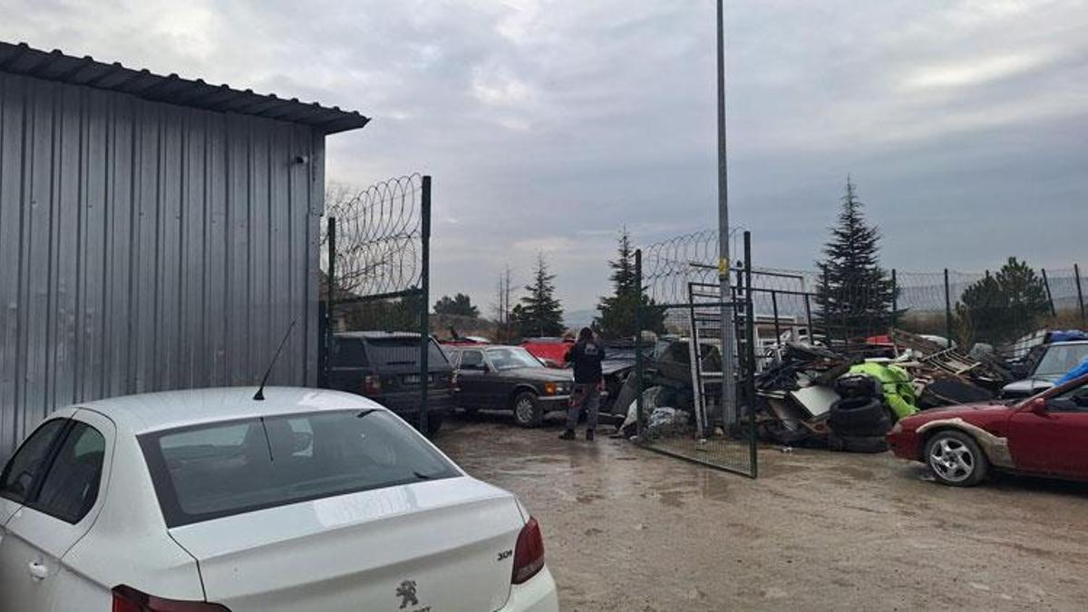 Ortağı olduğu oto tamirhanesini kundakladı; 2 dükkan ve 10 araç yandı