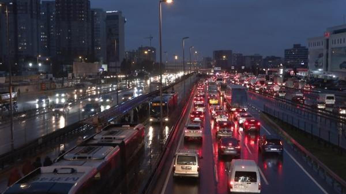İstanbul'da yağmur trafiği!