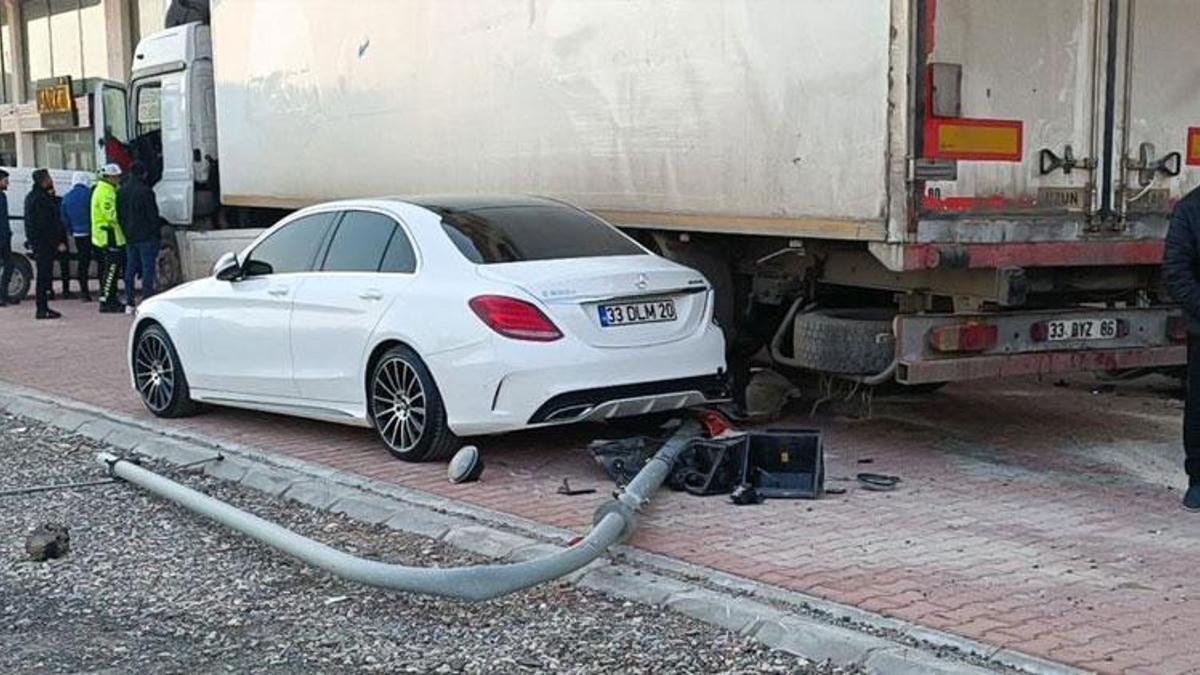 Mardin'de TIR, 3 araca ve 1 iş yerine çarptı; 3 yaralı