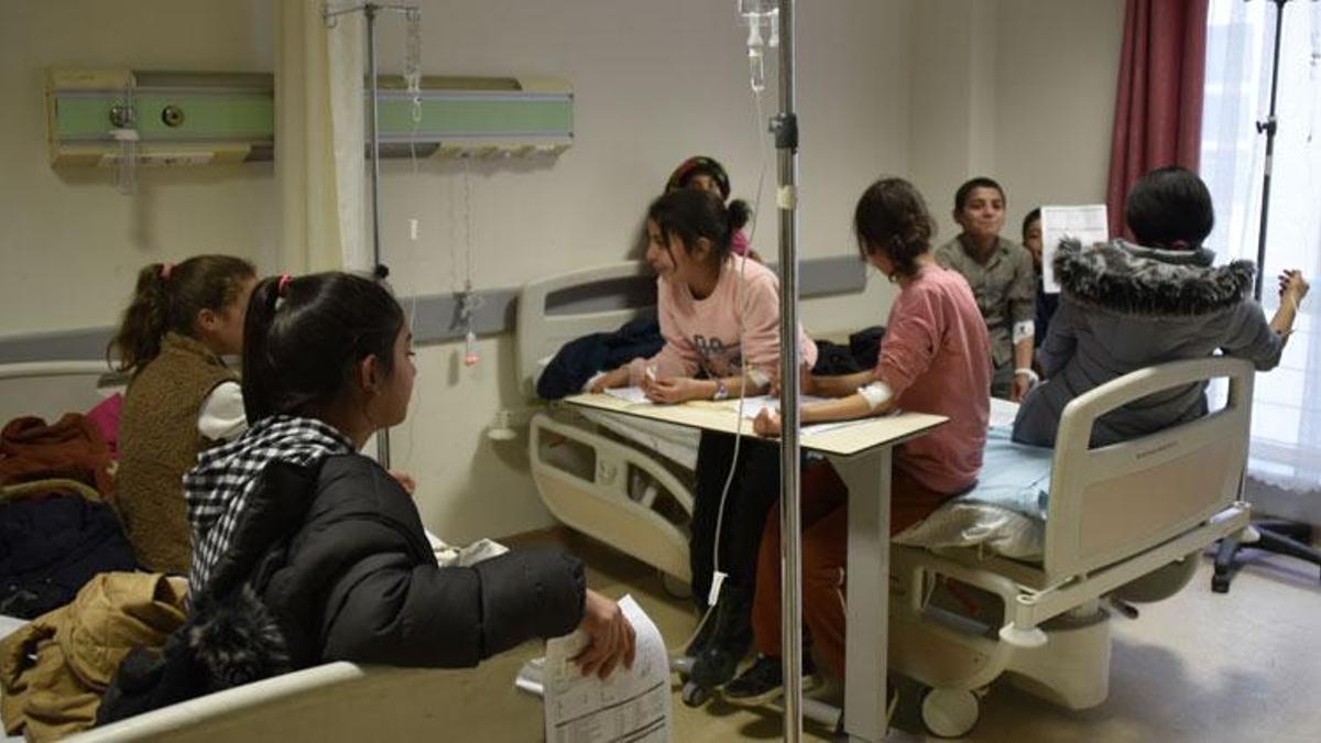 Pudingden zehirlenen 55 öğrenci, hastaneye kaldırıldı