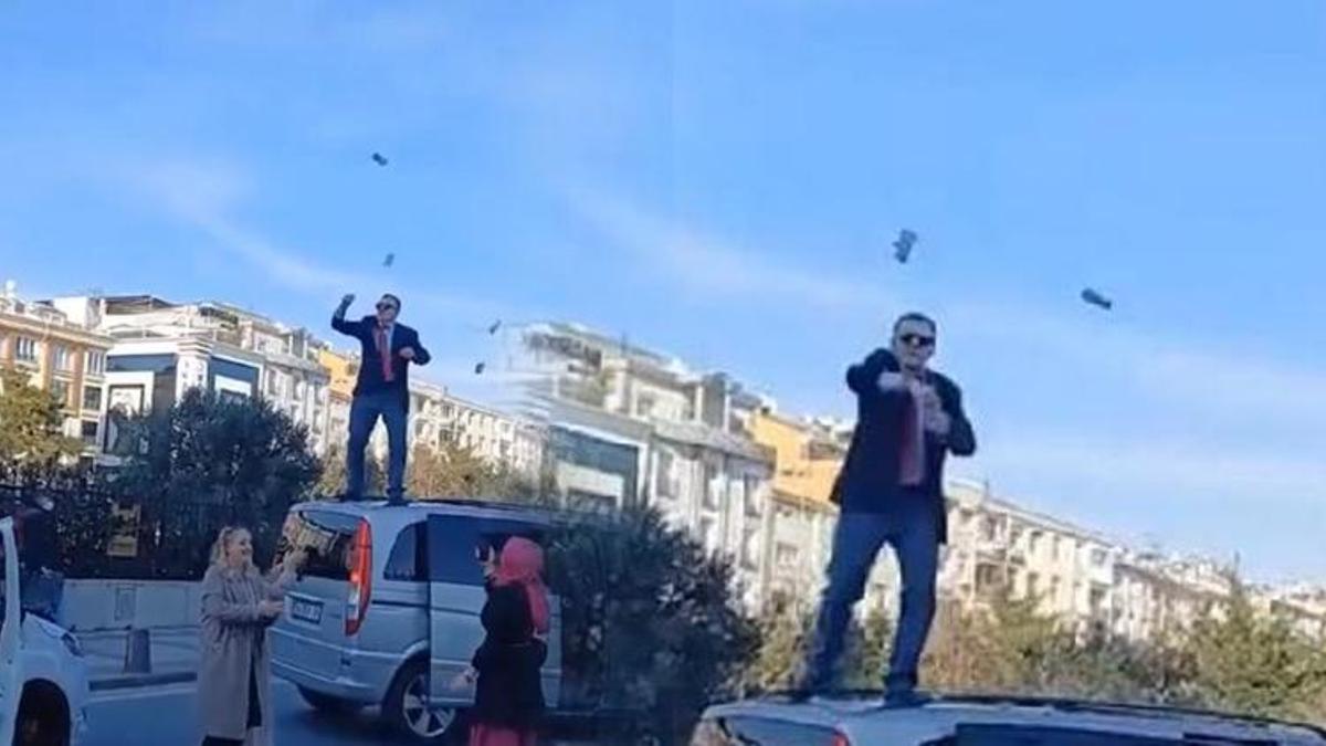 Yol kapatıp etrafa para saçtılar! İstanbul'da şaşkınlık yaratan görüntü
