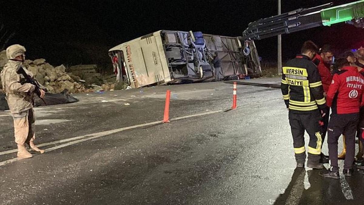 Mersin'de korkunç kaza! Yolcu otobüsü devrildi: 9 ölü, 30 yaralı
