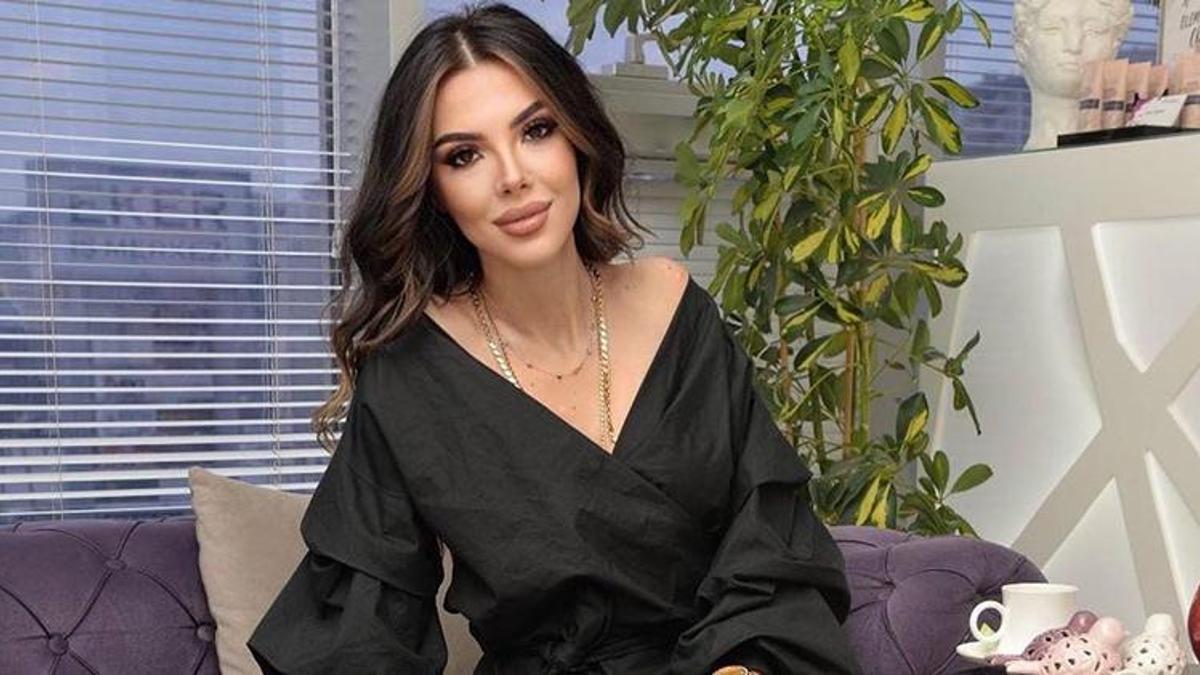Şarkıcı Esra Akman'ı kahreden ölüm! 11'inci kattan düşen kardeşi öldü