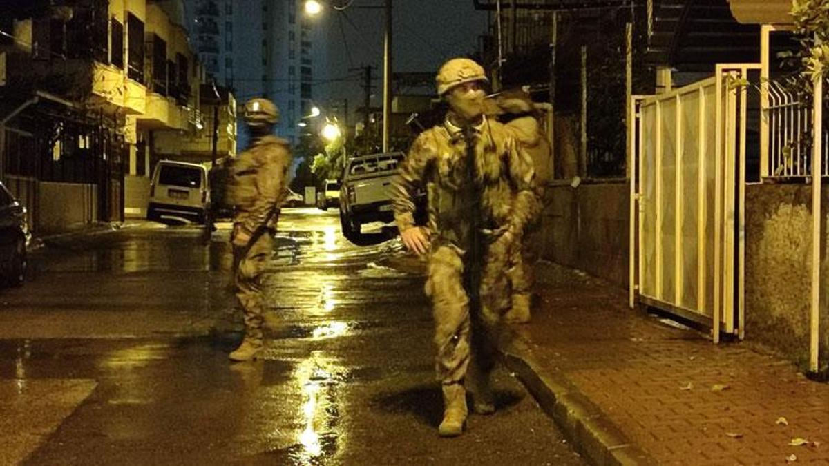 Mersin'de 431 polis ile, uyuşturucu satıcılarına şafak operasyonu; çok sayıda gözaltı