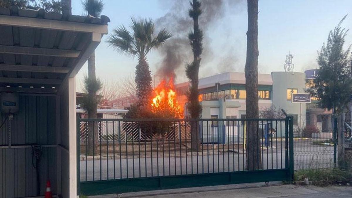 İzmir'de parfüm fabrikasında yangın: 1 ölü, 3 yaralı
