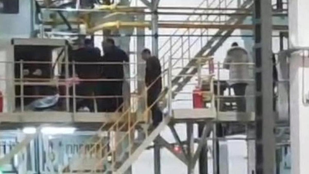 Pres makinesine sıkışan işçi feci şekilde can verdi