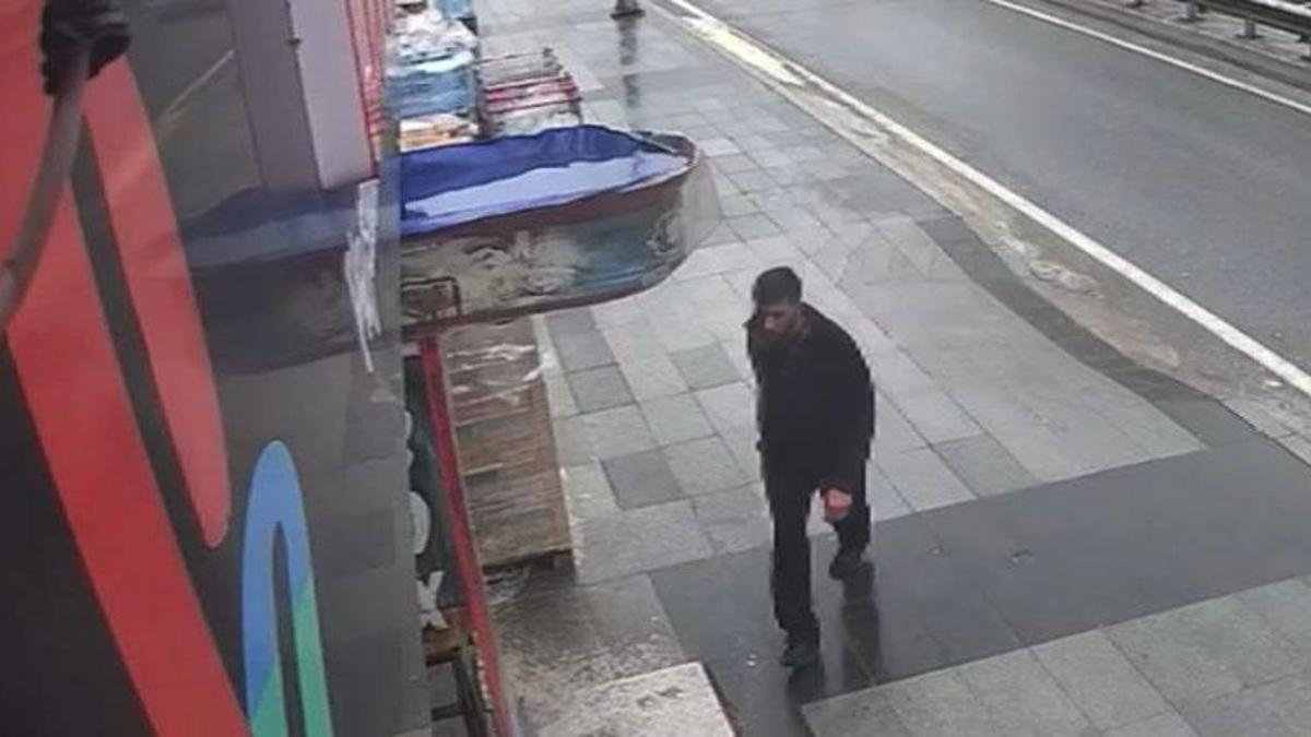 Esenyurt'ta bıçaklı saldırgan dehşeti! Sokak sokak gezerek 11 kişiyi bıçakladı