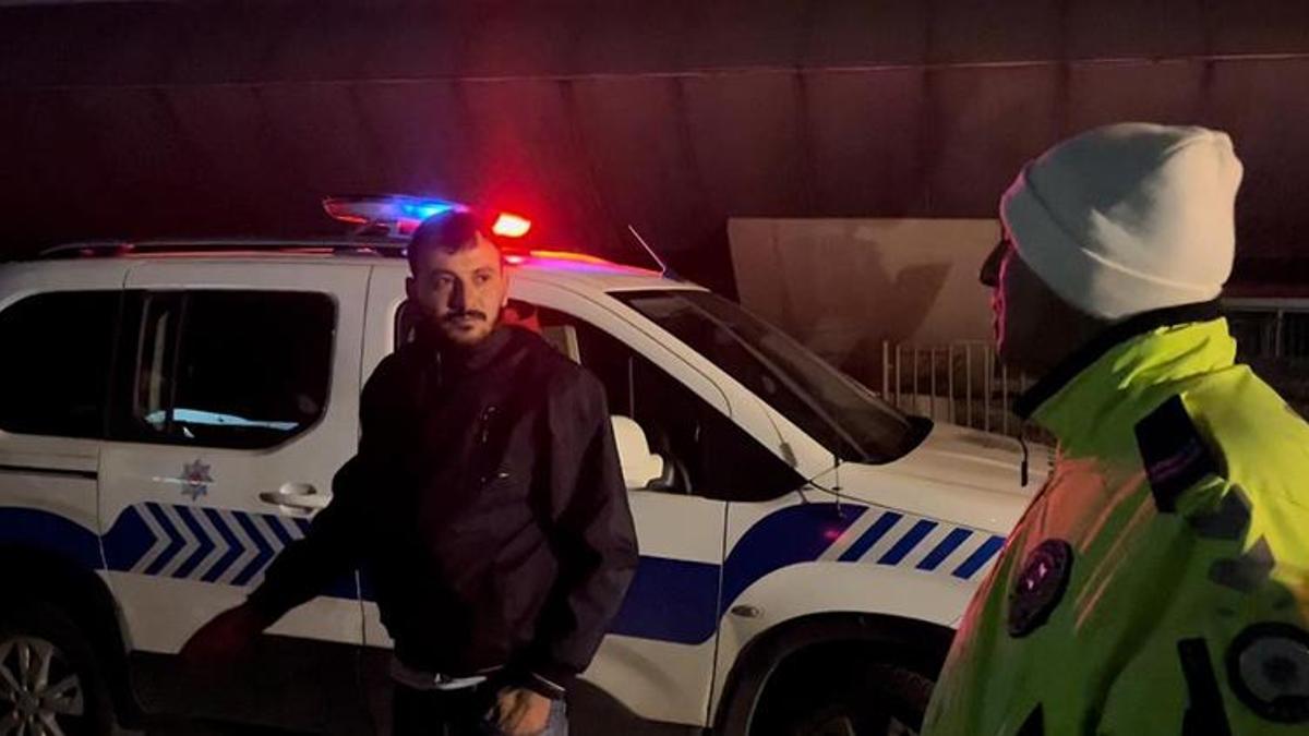 Alkollü arkadaşını almaya gelen sürücü de alkollü çıktı! Polisin sabır sınavı kameralara yansıdı