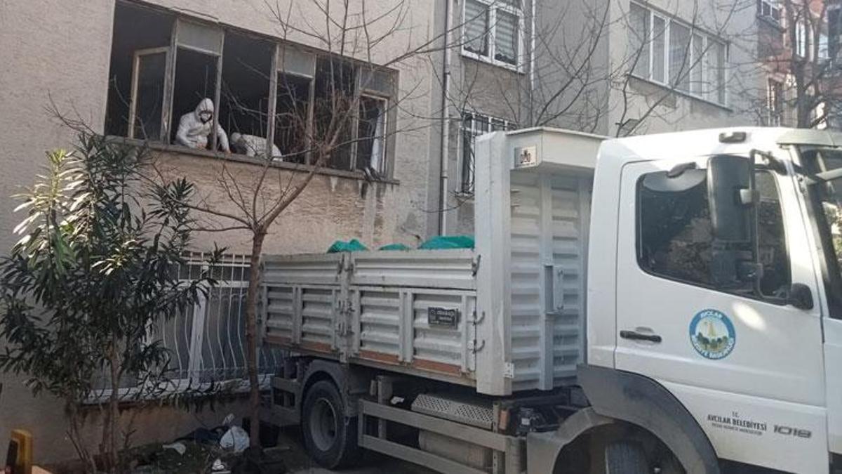 Emekli öğretmenin cesedinin bulunduğu evden 10 kamyonet çöp çıktı