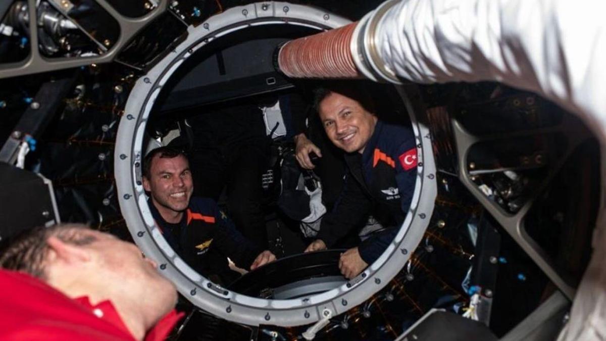 Türkiye’nin ilk astronotu Gezeravcı kenetlenme sonrası çekilen fotoğraf paylaştı