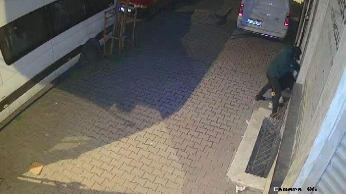 Tabelaya kandılar, açılmamış kuyumcuyu soymak için dakikalarca uğraştılar