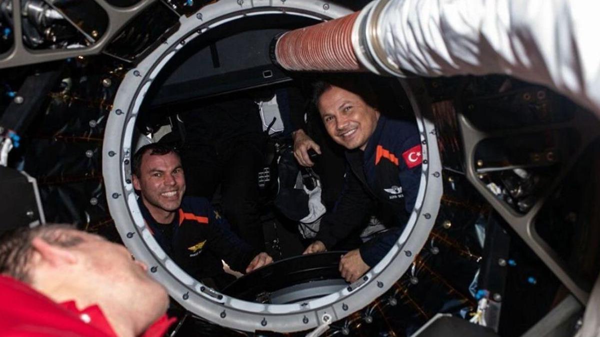 İlk Türk astronotu Alper Gezeravcı'nın 'bayrak' sözleri gururlandırdı