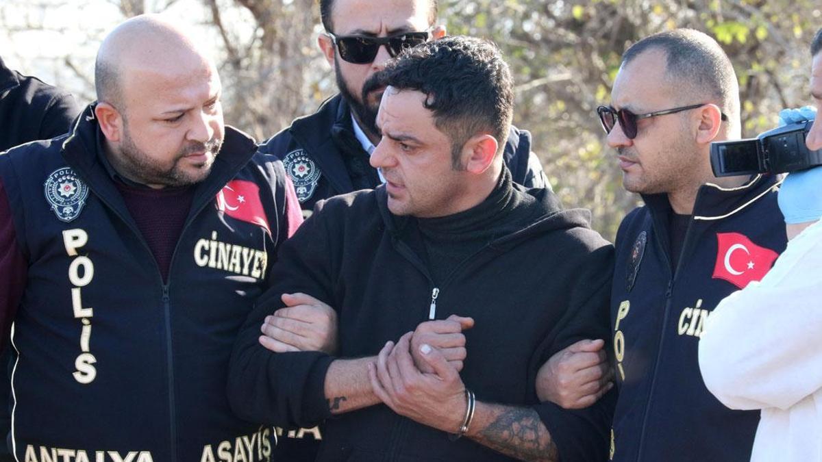 Canlı yayında cinayeti itiraf etti! Ekipler kazdıkça topraktan ceset çıktı