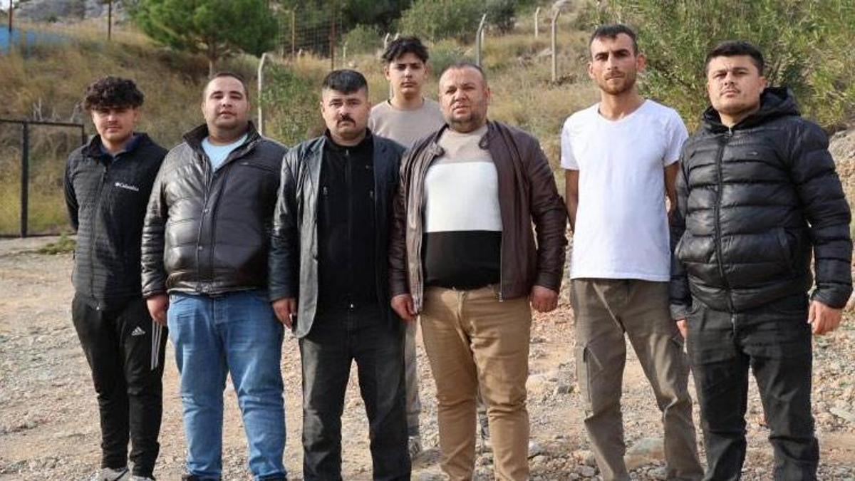 Şehidin adına sancağa bayrak diken genç ölünce, geleneği kardeşi devraldı