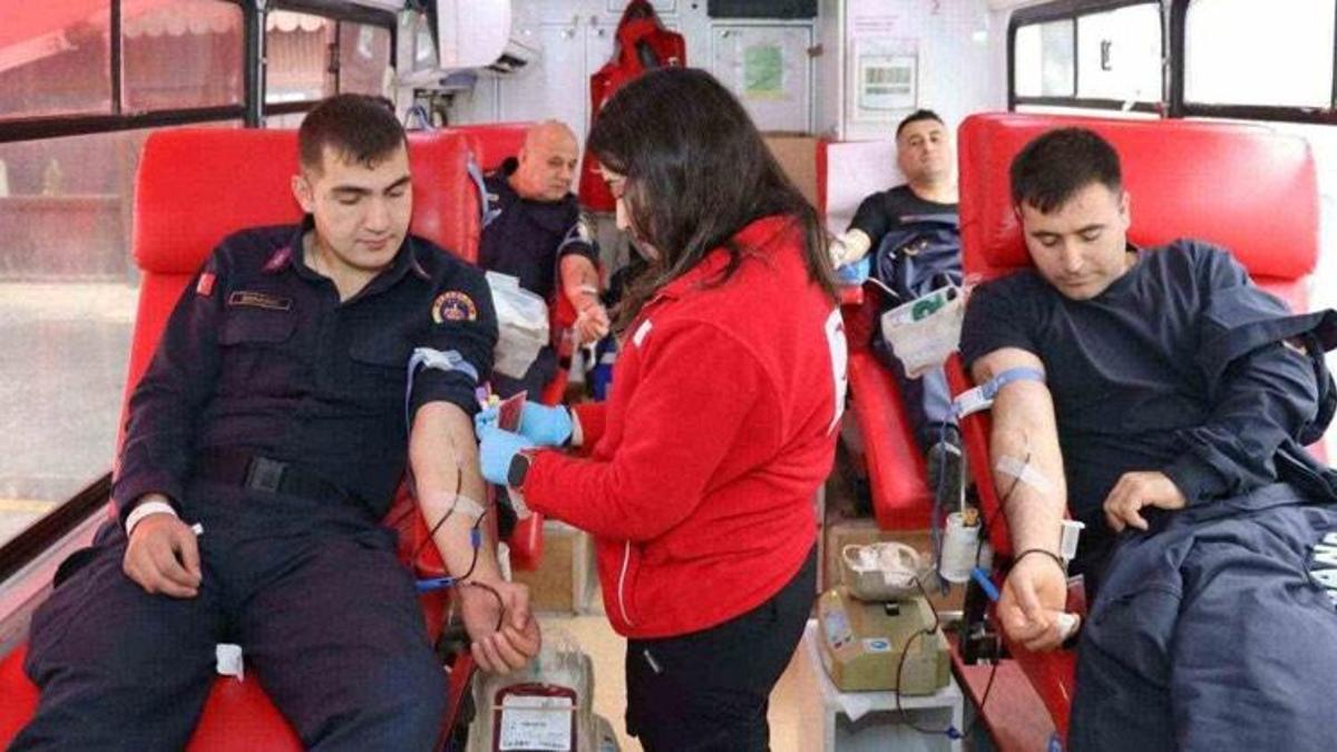Jandarma ekibinden büyük destek! Personeller kan bağışında bulundu