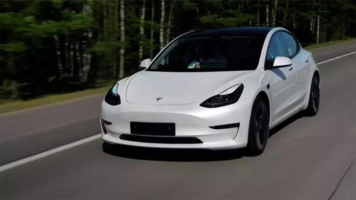 Tesla 200 bin aracını geri çağırıyor