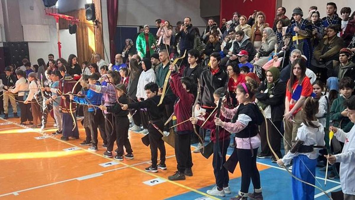 Adana Gençlik Merkezi'nden başarı rüzgarı