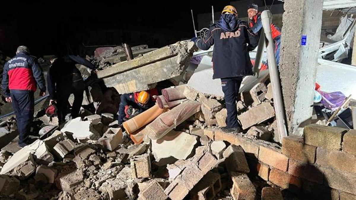 Şanlıurfa’da 2 katlı ev çöktü! Çok sayıda ölü ve yaralı var